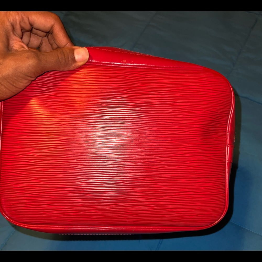 Beautiful Vibrant Red ❤️‍🔥Louis Vuitton Epi Noé customized with rhinestone’s ✨ - Picture 5 of 11